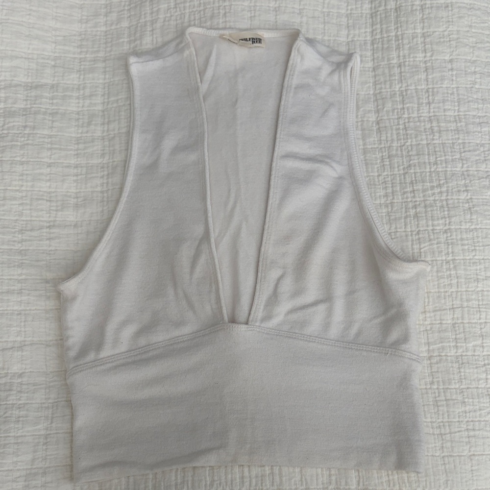 Wilfred Free/Aritzia Cream V-Neck Tank Top
